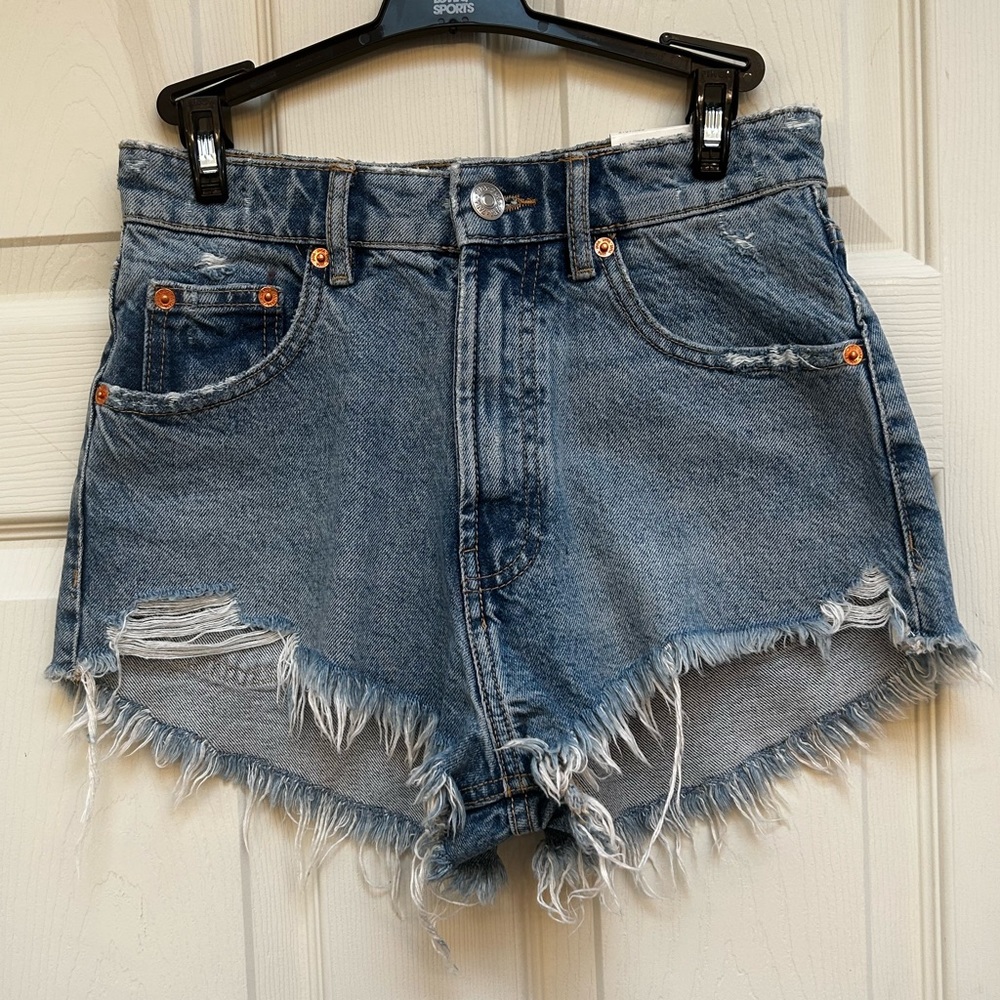 ZARA Cut Off High-Rise Jean Shorts. Size 4/36